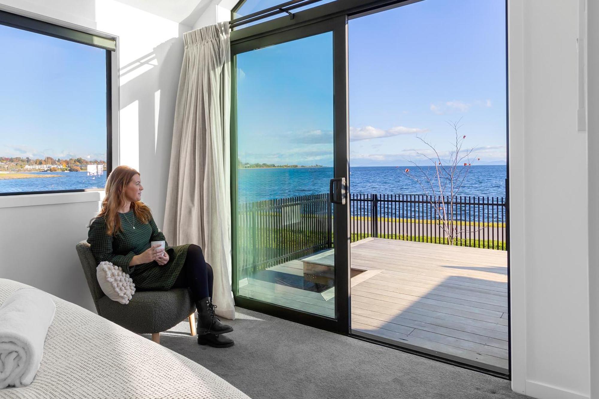 Absolute Lakefront House Taupo Exterior photo